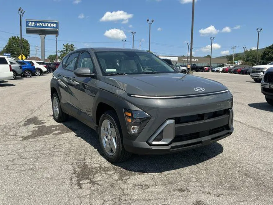 2026 Hyundai Kona SE photo 1