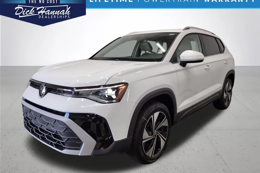 2025 Volkswagen Taos SE photo 1