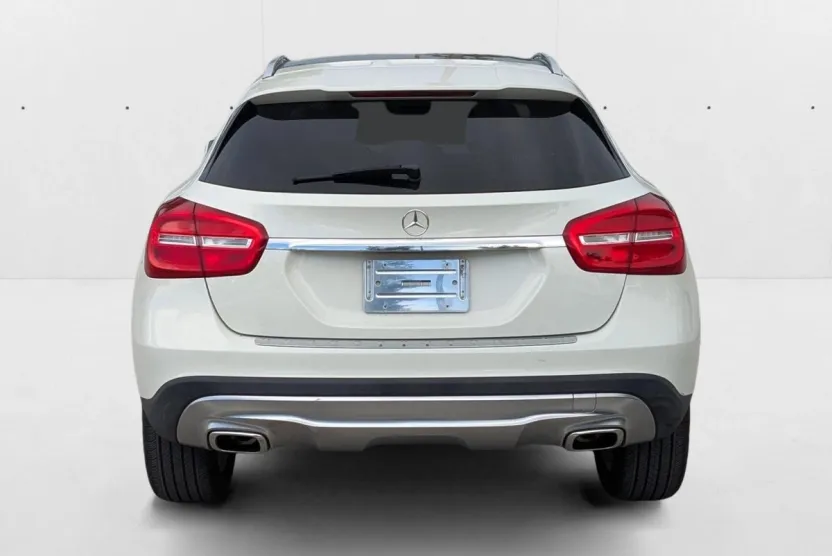 2017 Mercedes Benz GLA 4MATIC photo 1