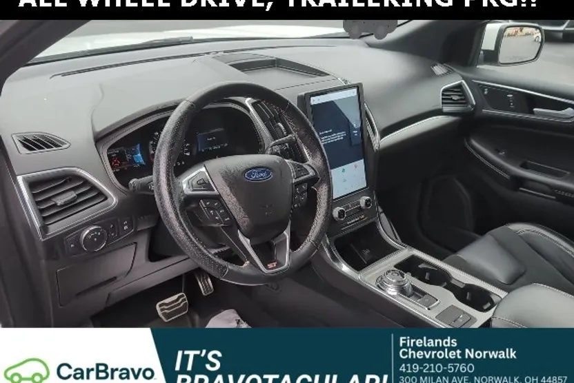2022 Ford Edge ST photo 1