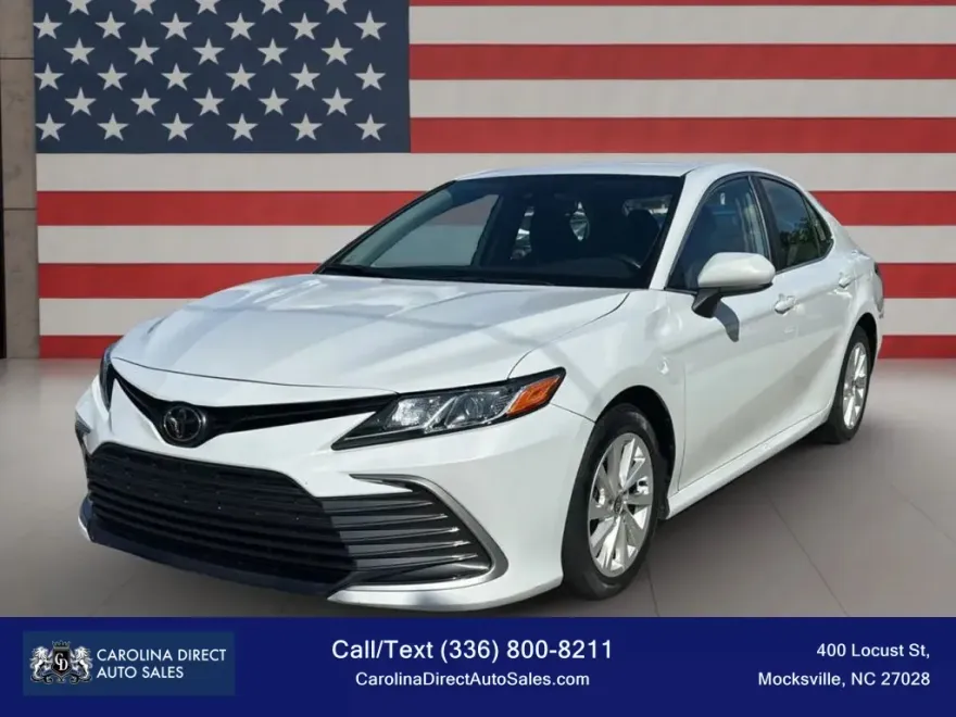 2023 Toyota Camry LE photo 1