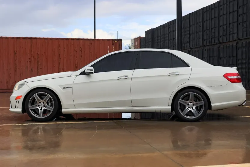 2010 Mercedes Benz E 63 AMG photo 1