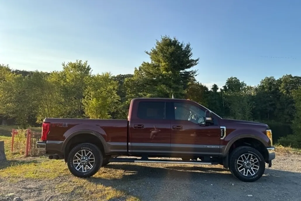 2017 Ford F-350 Lariat photo 1
