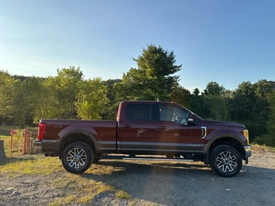 2017 Ford F-350 Lariat photo 1