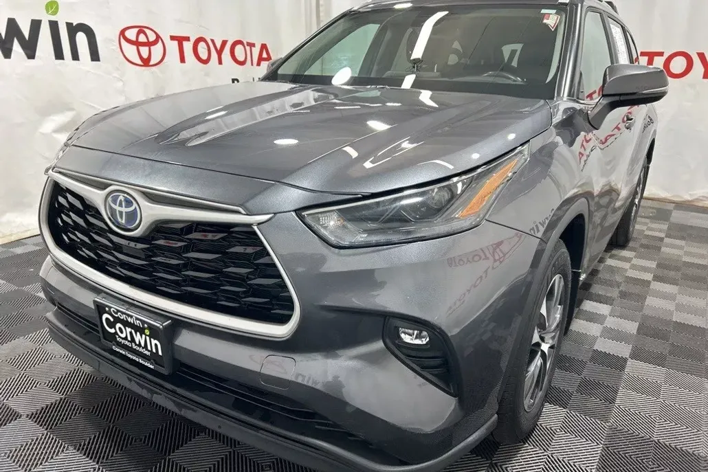2023 Toyota Highlander Hybrid XLE photo 1