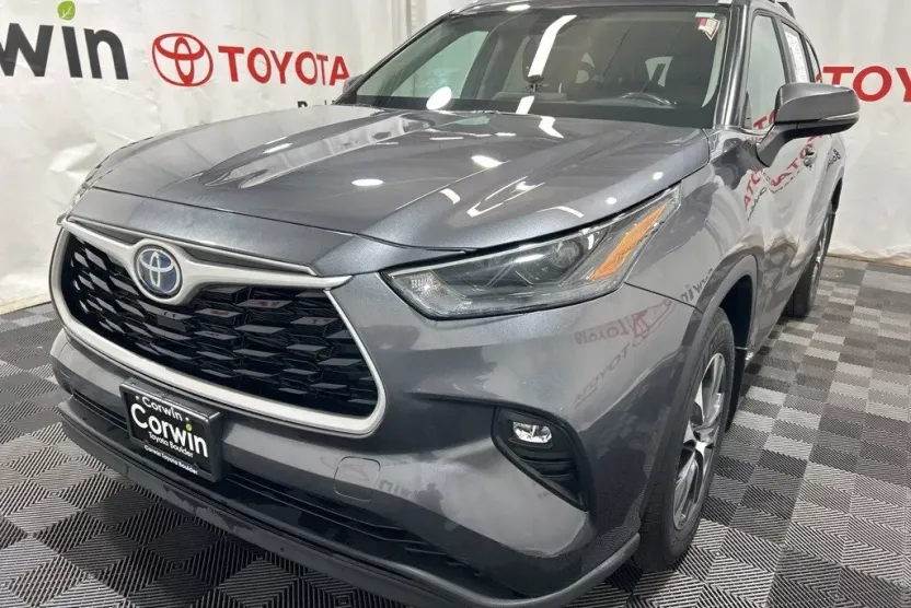 2023 Toyota Highlander Hybrid XLE photo 1