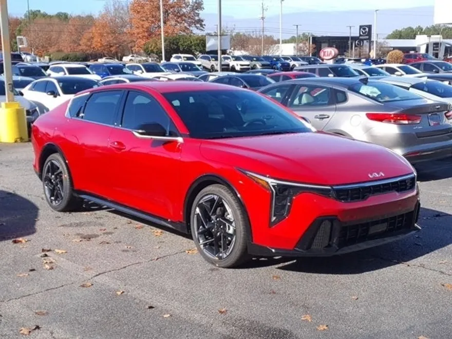 2025 Kia K4 GT-Line photo 1