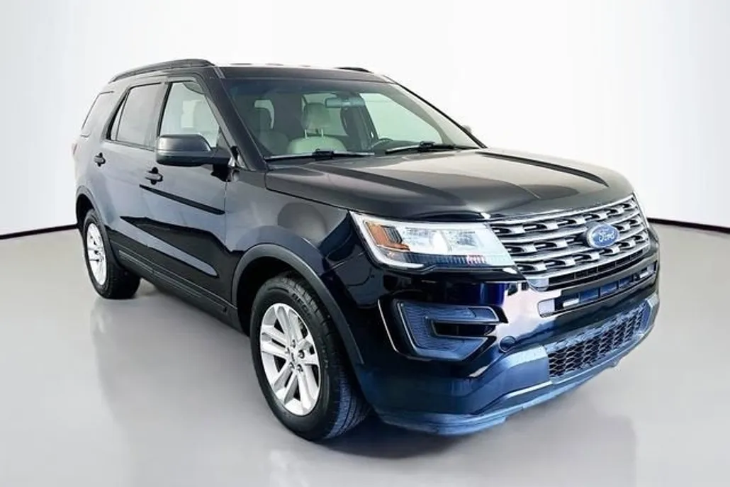 2016 Ford Explorer Base photo 1
