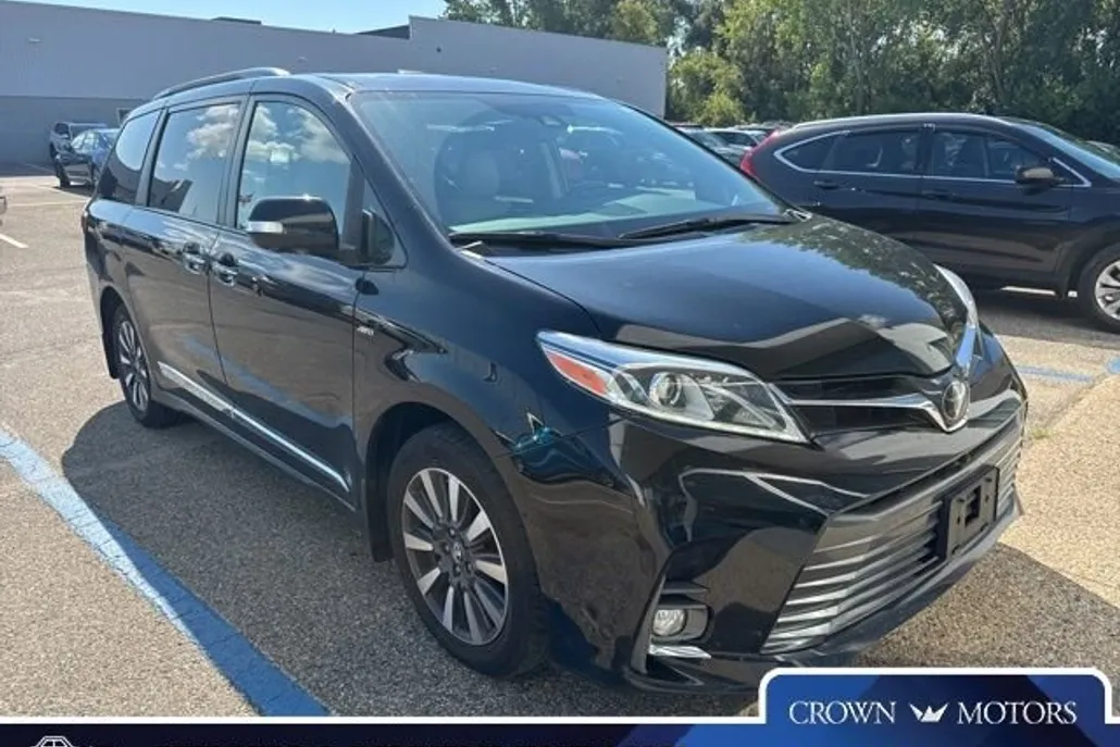 2020 Toyota Sienna Limited Premium photo 1