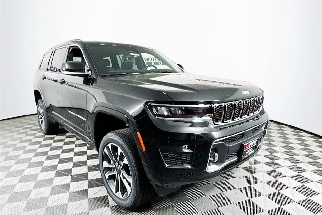 2025 Jeep Grand Cherokee Overland photo 1