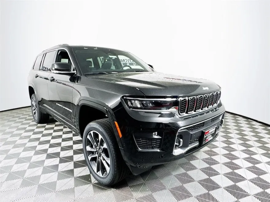 2025 Jeep Grand Cherokee Overland photo 1