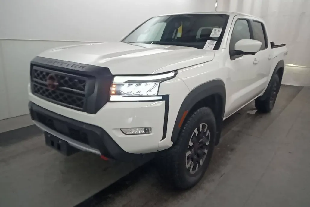 2022 Nissan Frontier Crew Cab photo 1