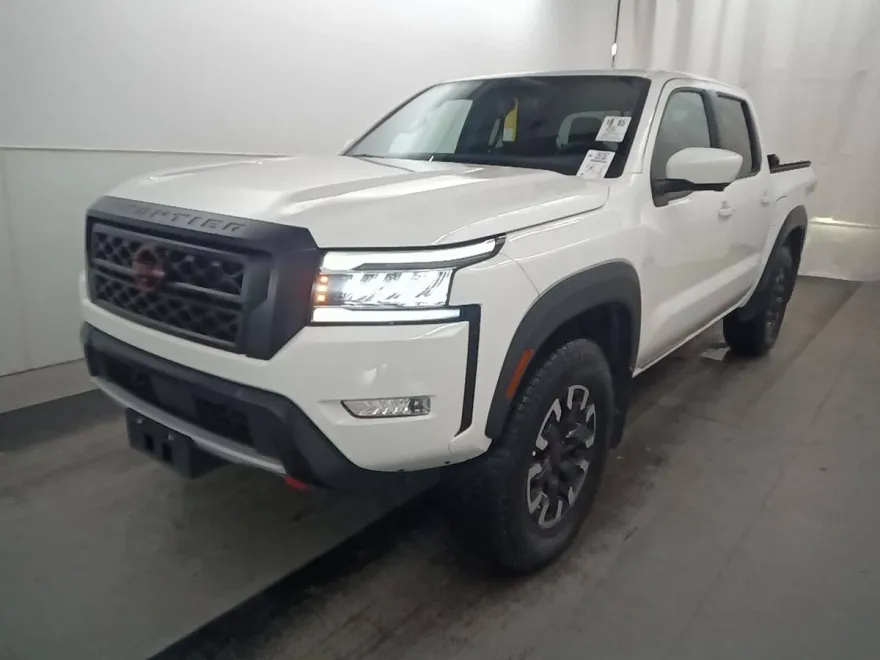 2022 Nissan Frontier Crew Cab photo 1