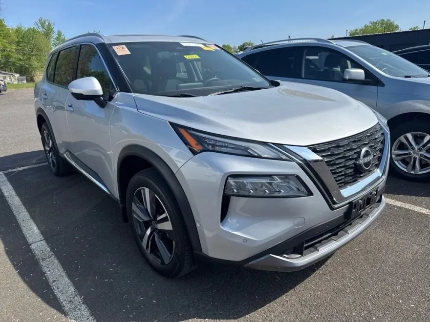 2022 Nissan Rogue SL photo 1