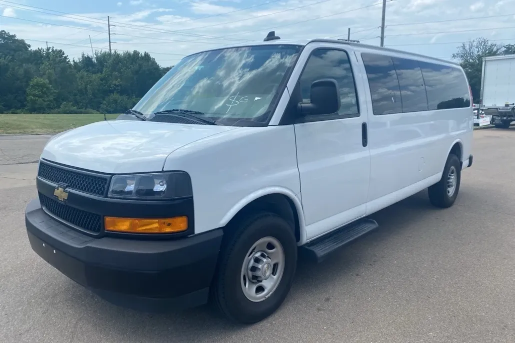 2022 Chevrolet Express 3500 LS photo 1