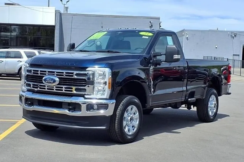 2023 Ford F-250 photo 1
