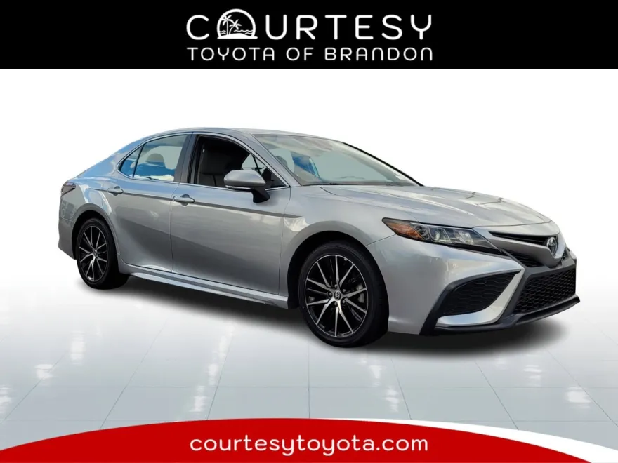 2024 Toyota Camry SE photo 1