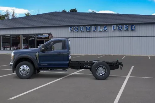 2025 Ford F-600 photo 1