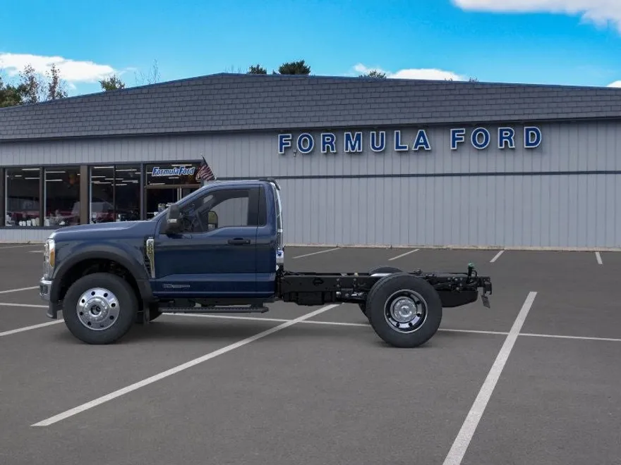 2025 Ford F-600 photo 1
