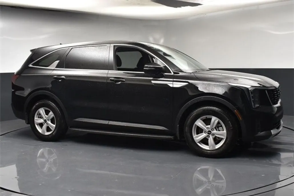 2025 Kia Sorento LX photo 1