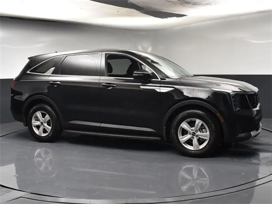 2025 Kia Sorento LX photo 1