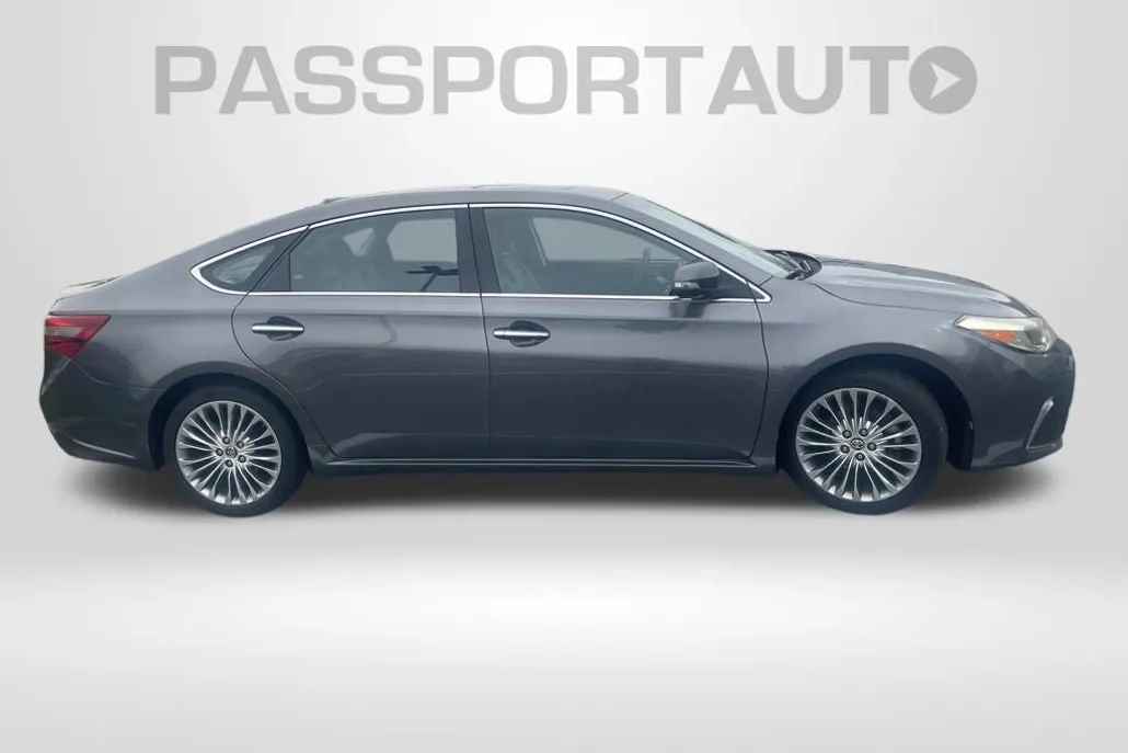 2016 Toyota Avalon Limited photo 1