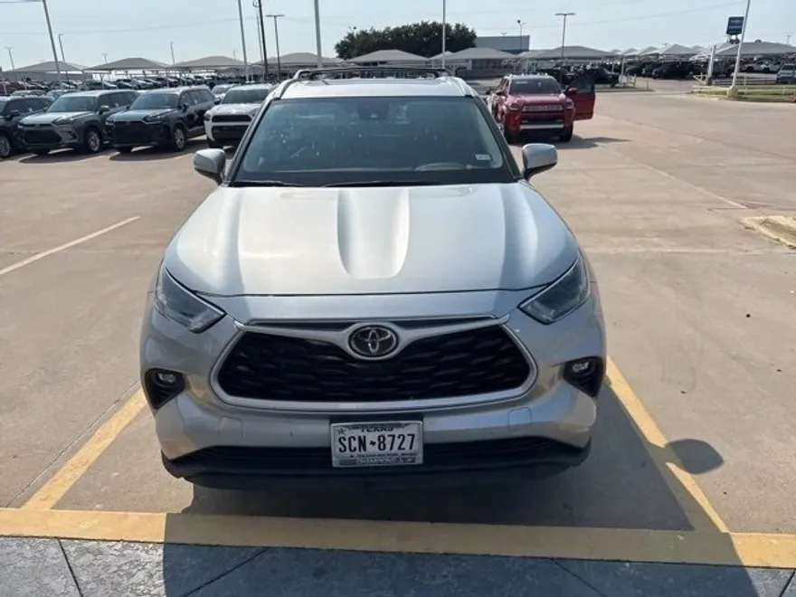 2022 Toyota Highlander XLE photo 1