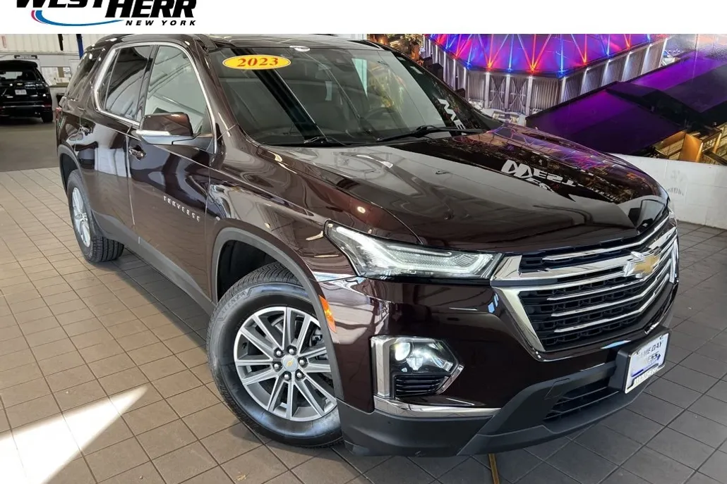 2023 Chevrolet Traverse Cloth 1LT photo 1
