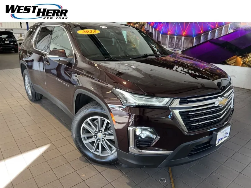 2023 Chevrolet Traverse Cloth 1LT photo 1