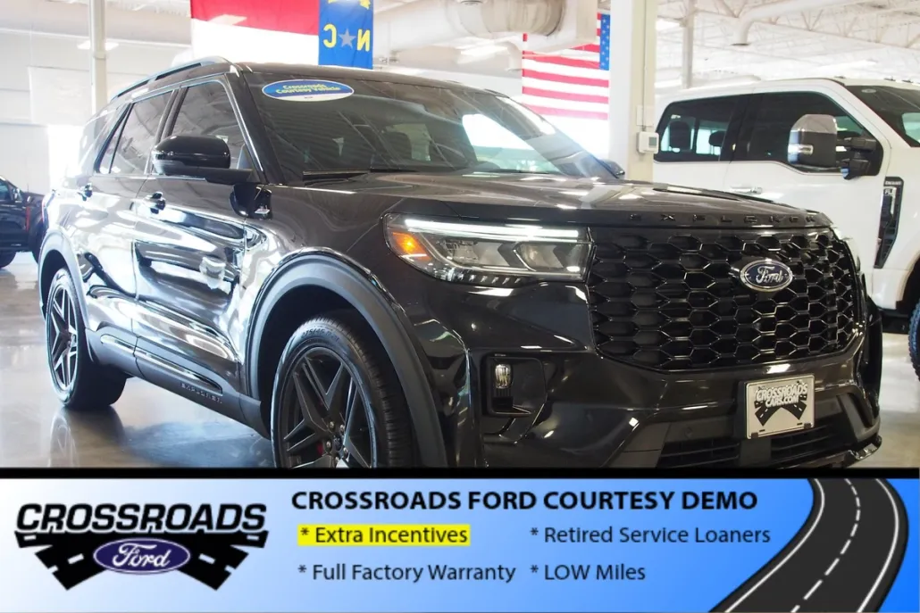 2025 Ford Explorer ST-Line photo 1
