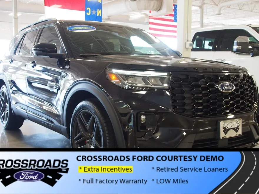 2025 Ford Explorer ST-Line photo 1