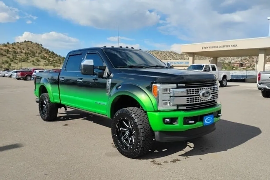 2017 Ford F-350 Platinum photo 1