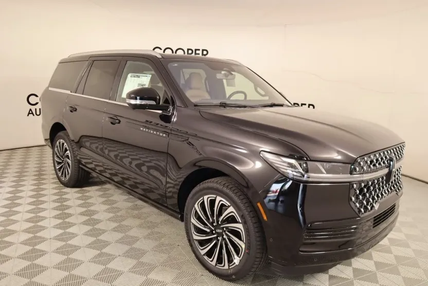2025 Lincoln Navigator Black Label photo 1