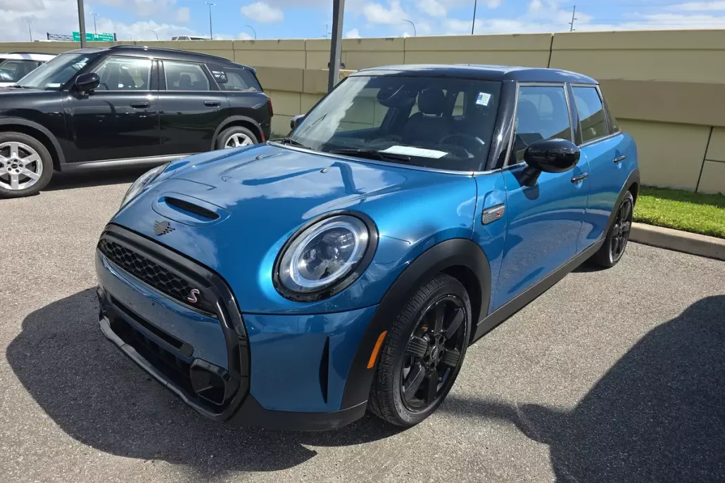 2022 Mini Cooper 4 Door Hardtop S photo 1