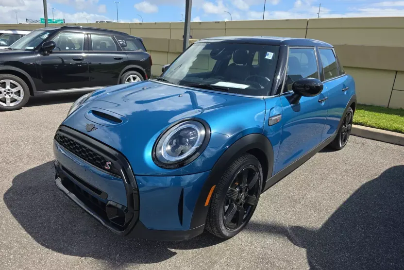2022 Mini Cooper 4 Door Hardtop S photo 1