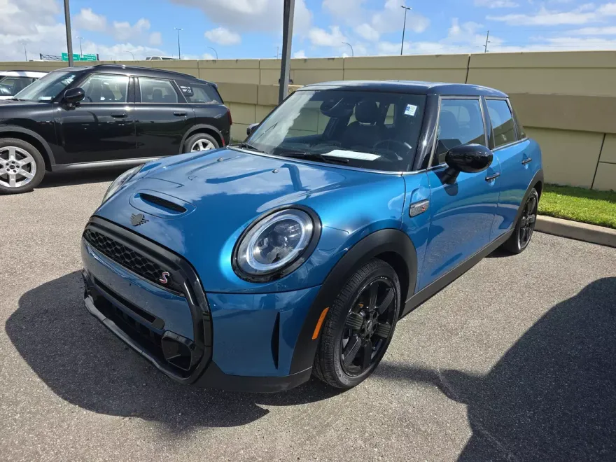 2022 Mini Cooper 4 Door Hardtop S photo 1