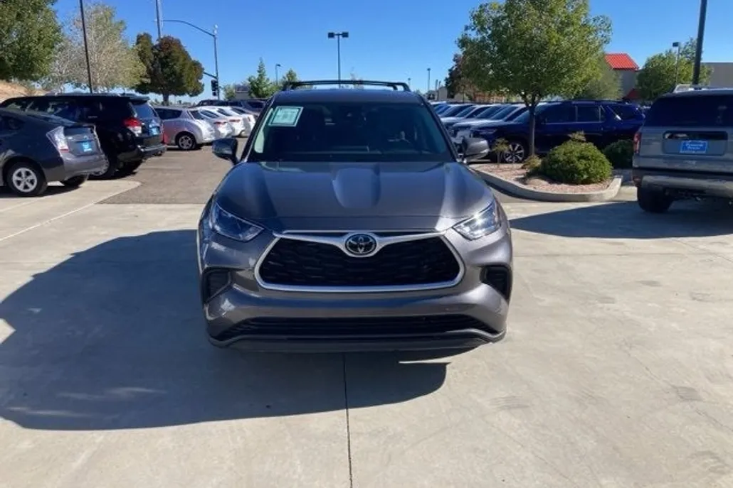 2022 Toyota Highlander L photo 1