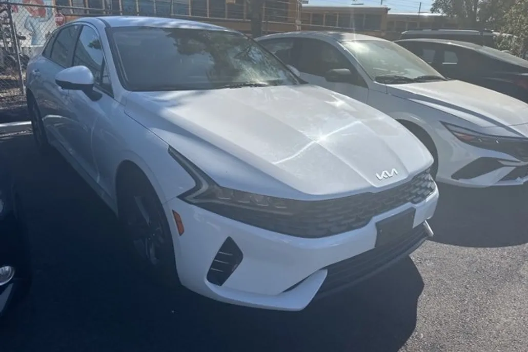 2023 Kia K5 LXS photo 1