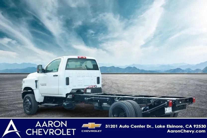 2023 Chevrolet Silverado 5500HD Work Truck photo 1