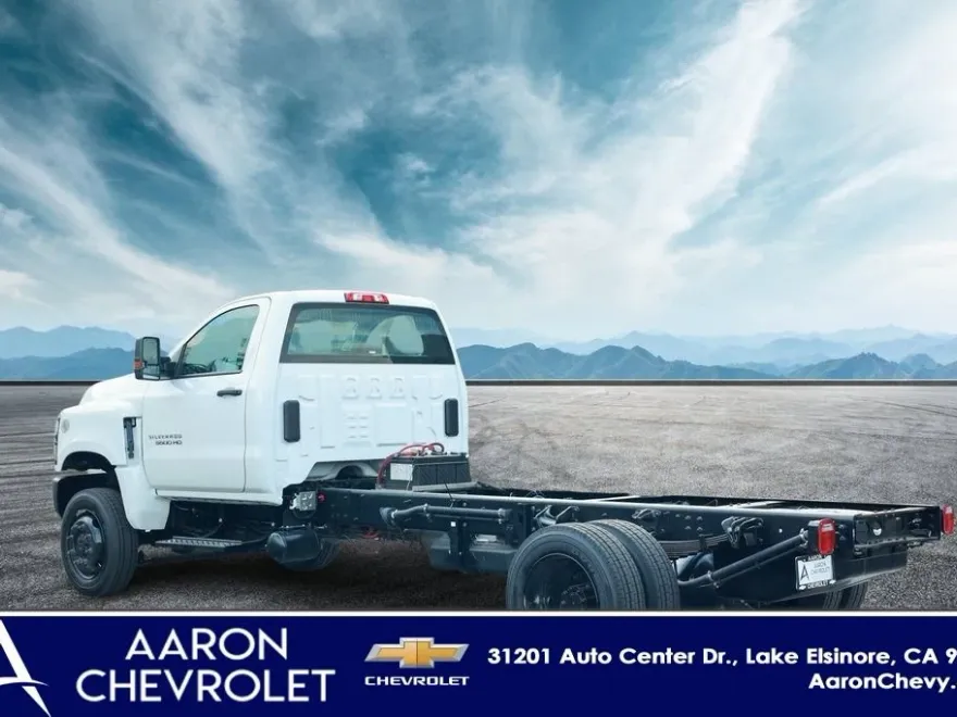 2023 Chevrolet Silverado 5500HD Work Truck photo 1