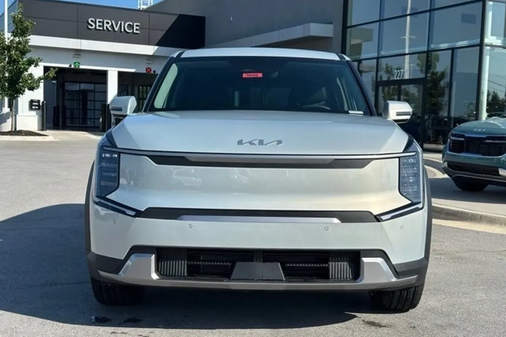 2026 Kia EV9 Light Long Range photo 1