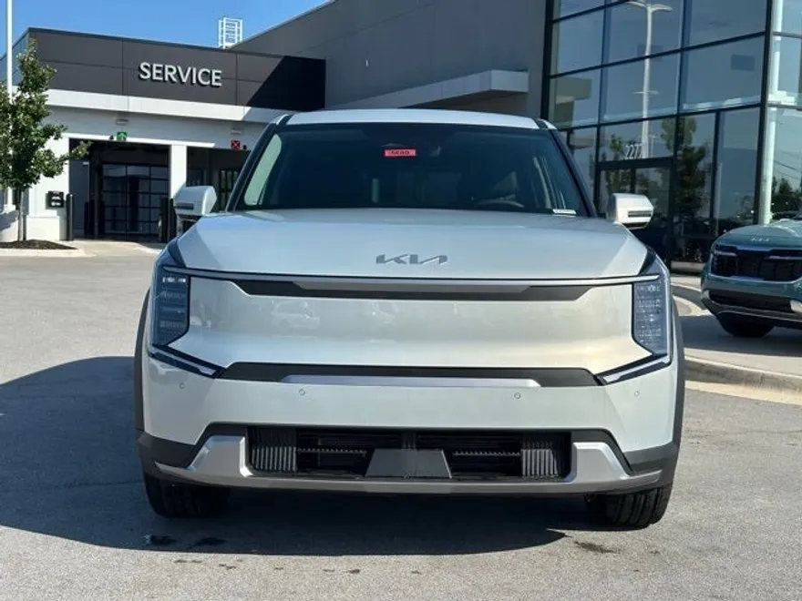 2026 Kia EV9 Light Long Range photo 1