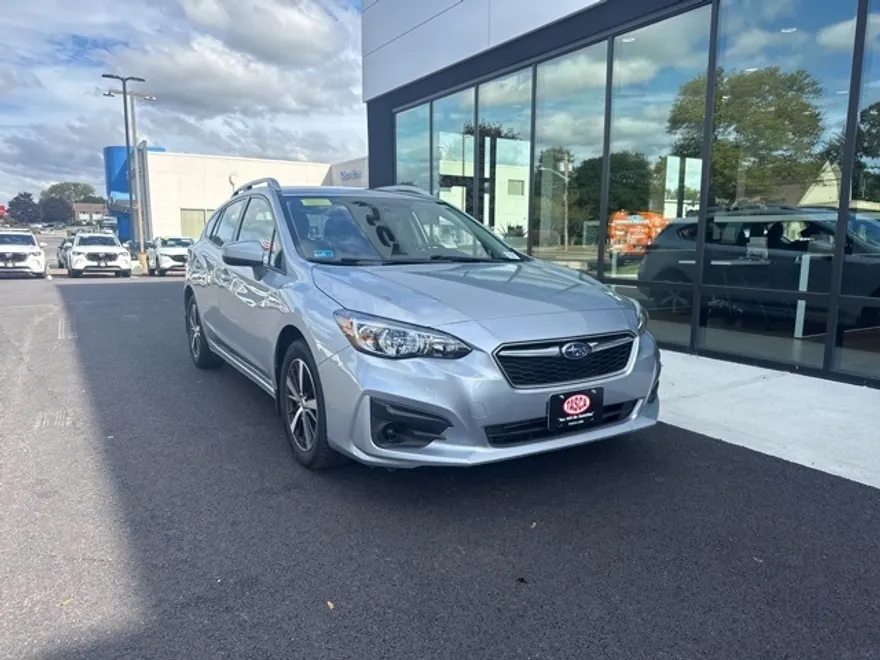 2019 Subaru Impreza 2.0i Premium photo 1