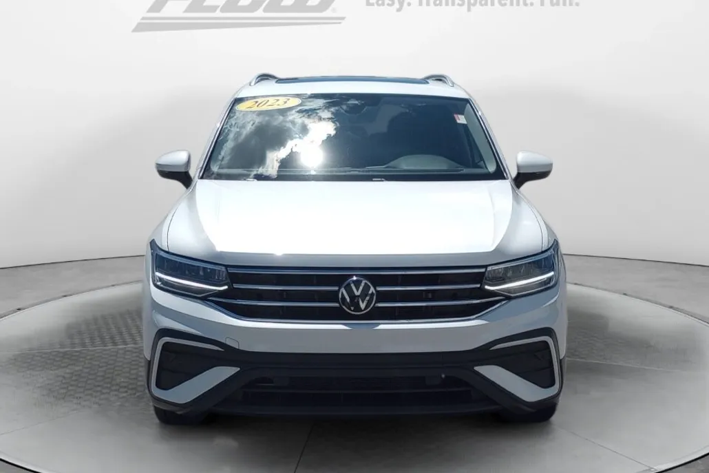 2023 Volkswagen Tiguan SE photo 1