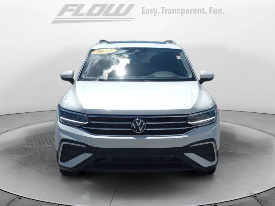 2023 Volkswagen Tiguan SE photo 1