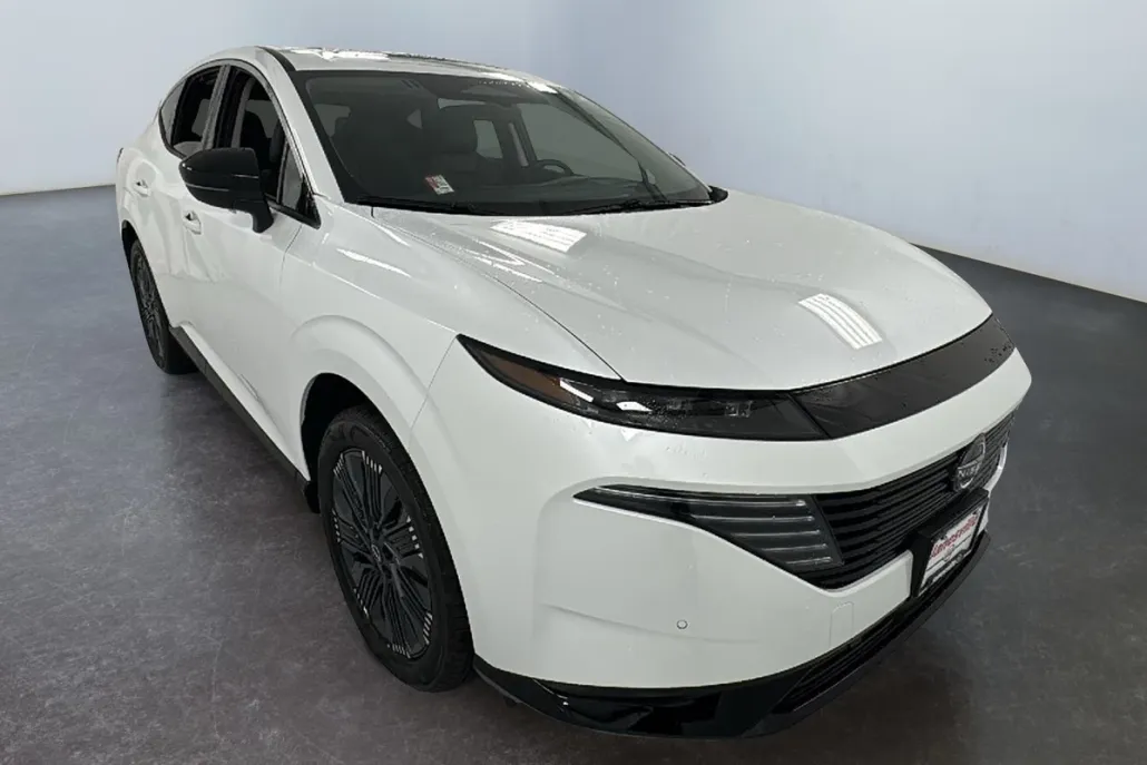 2025 Nissan Murano Platinum photo 1
