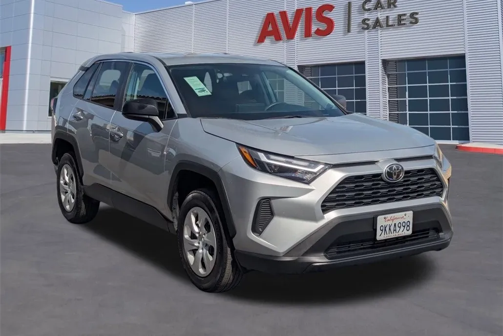 2024 Toyota RAV4 LE photo 1