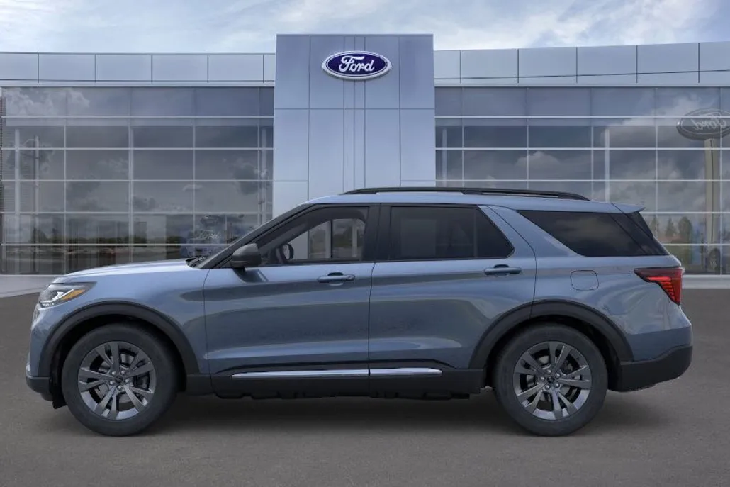 2025 Ford Explorer photo 1