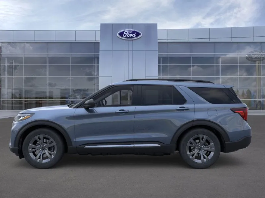 2025 Ford Explorer photo 1