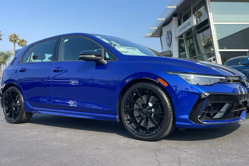 2025 Volkswagen Golf R photo 1